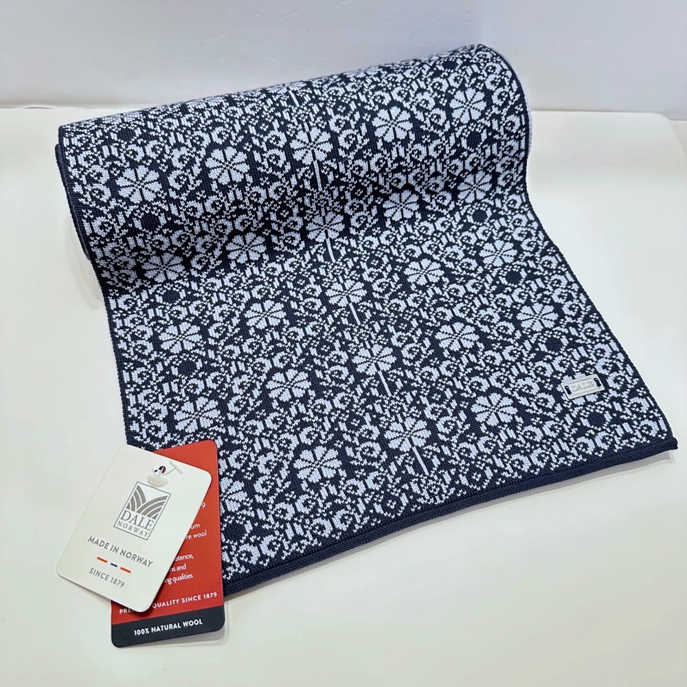 NEW Dale of Norway Otelie Scarf Navy White 100% Merino Wool Nordic Knit Luxury - Picture 2 of 7